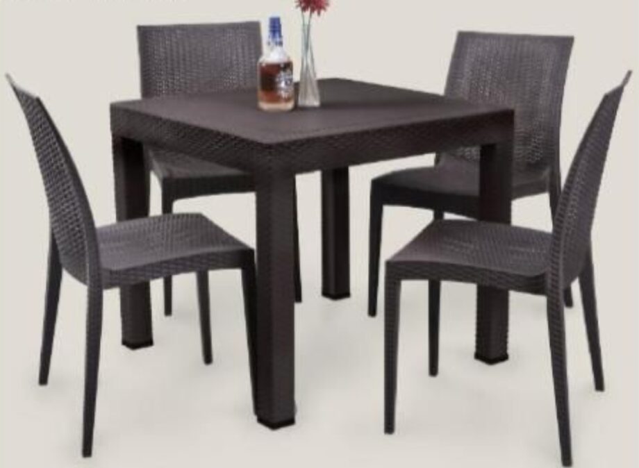 4 seater patio furniture with table close